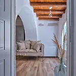 Retreat - The Arch * Páros