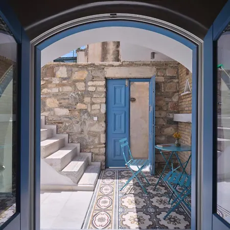 Retreat - The Arch 아파트